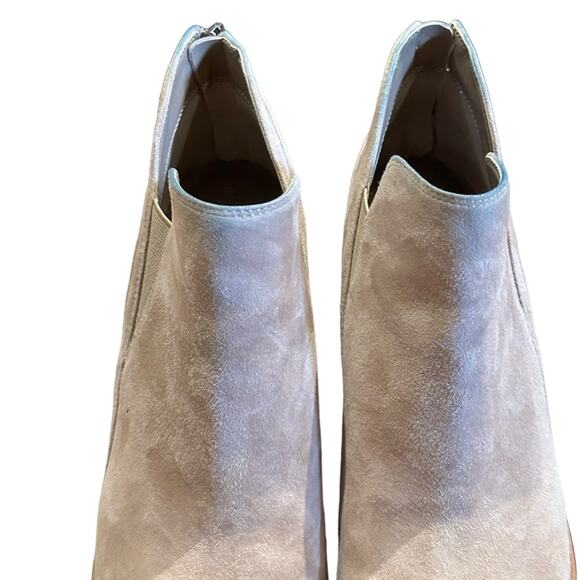 Vince Camuto Gradina Women’s Size 9 Tortilla Suede Pointed Toe Booties Zip Back - Picture 9 of 10